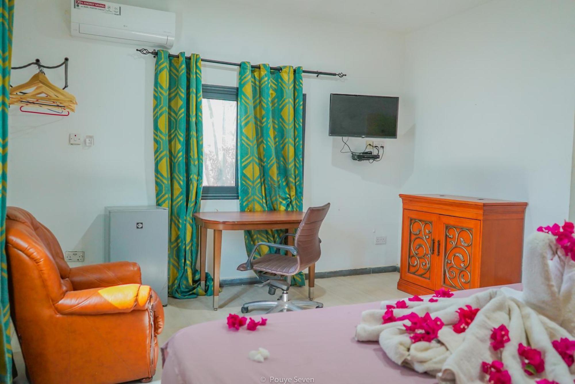 Mgm Apartments Gambia Кололи Экстерьер фото